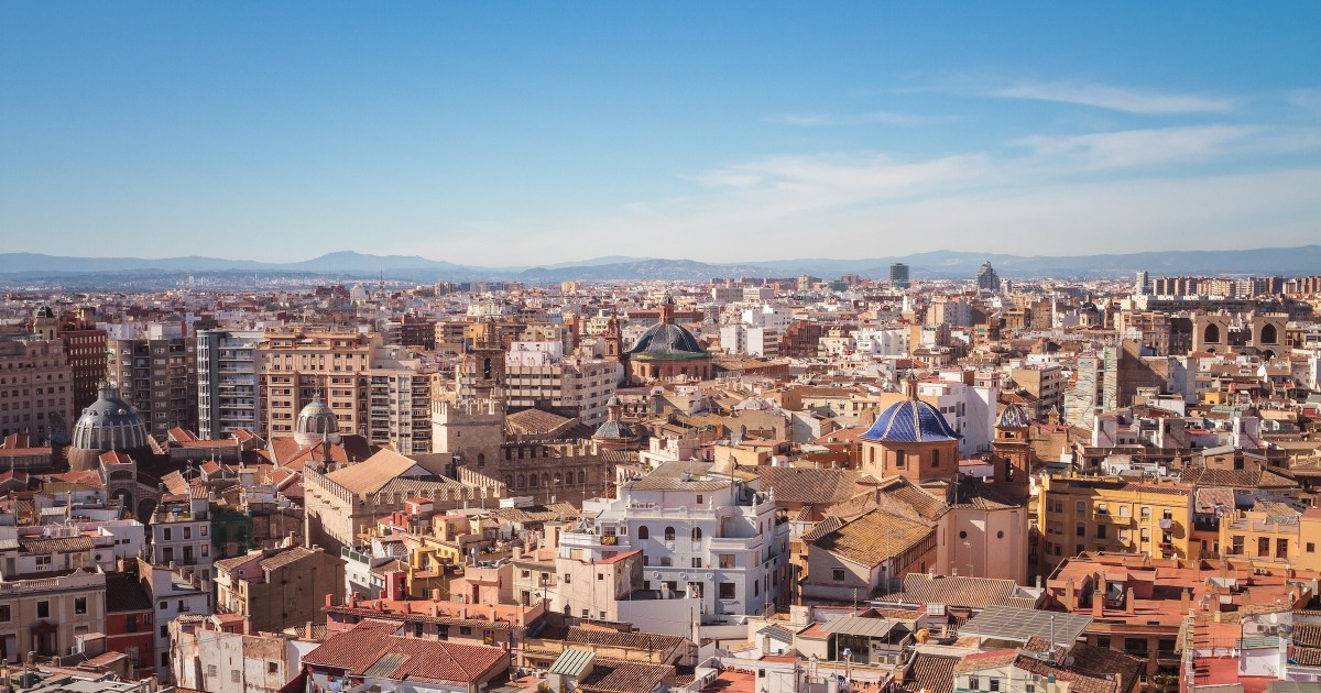 El partido político español propone prohibir la venta de casas a extranjeros — idealista/noticias